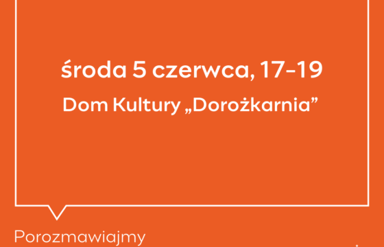 Plansza informująca o konsultacjach społecznych w Dorożkarni na temat nocnej sprzedaży alkoholu