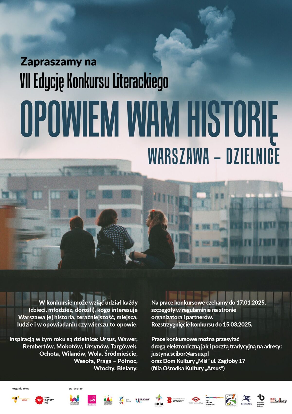 Plakat konkursu literackiego pt. "Opowiem Wam historię" - trzy postacie siedzące na tle bloków.